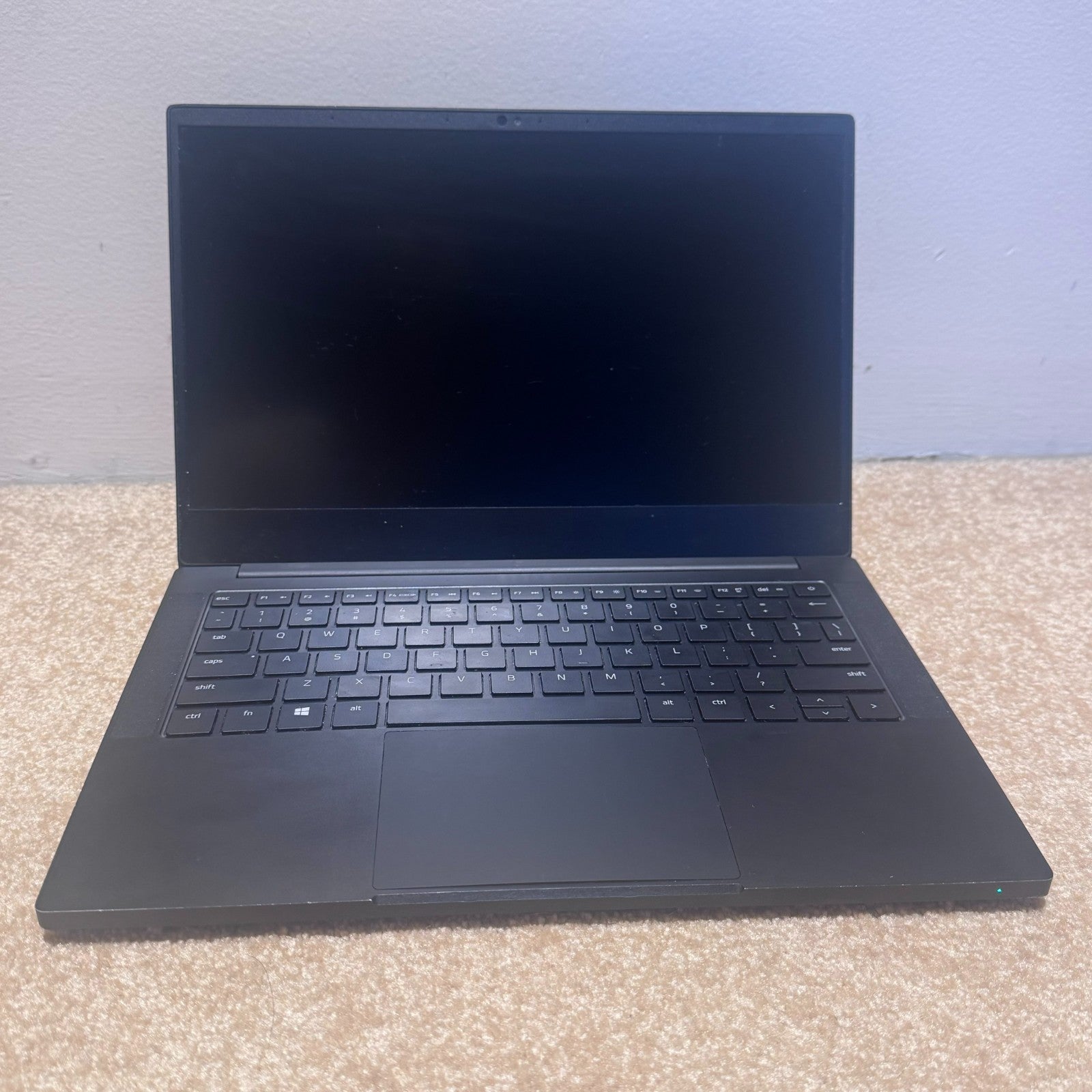 Razer Blade Stealth 13, Razer Viper Mouse, Intel Core i7-1165g7, NVIDIA 1650 Ti