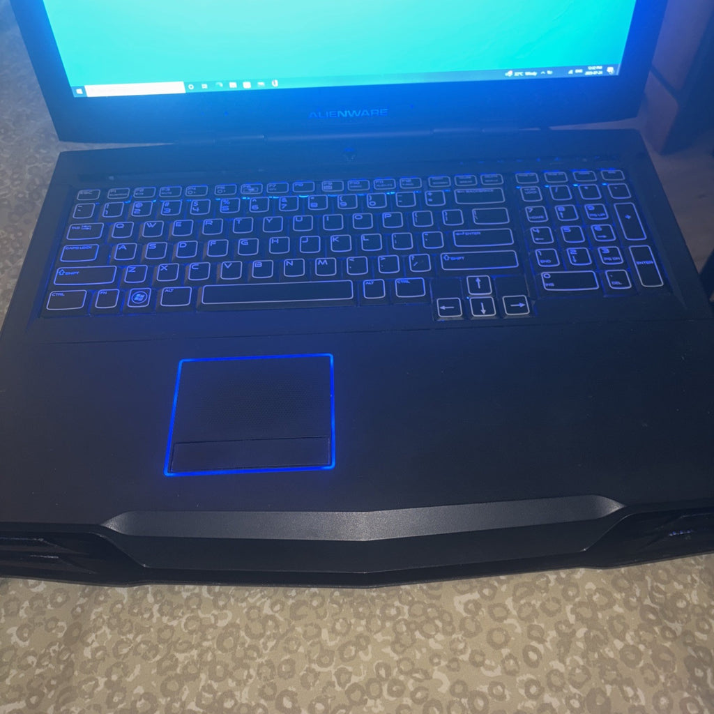 Alienware M17x  R2 14" Gaming Laptop Intel Core i7 Q 740 , 8GB RAM, 500GB HDD